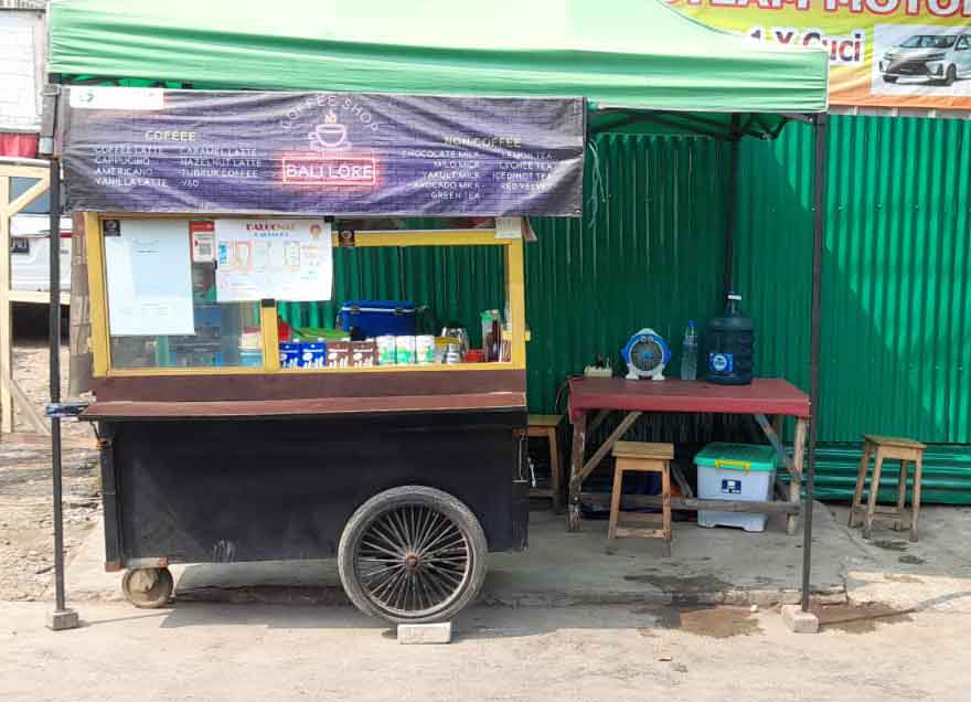 Bambang Purbowo builds Coffee Shop Balilore Bambang Purbowo building his Coffee Shop Balilore business